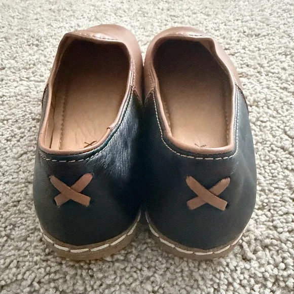 Charix Camel Black Leather Slip-On Shoes Size 40 NWOB - Picture 8 of 9